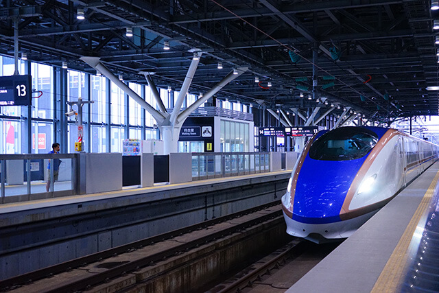 這裡有新幹線車站和松本機場，陸路和航空運輸都很發達。